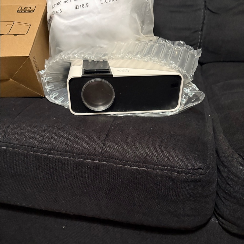Portable LED Projector with Screen - Picture 2 of 4